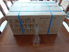 Carton de 12 verres de lampe à pétrole neufs.