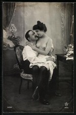 Photo-AK Femme À Poitrine Nue