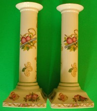 PAIR OF VINTAGE PORCELAIN