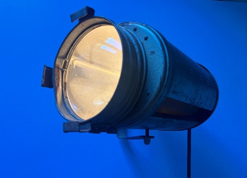 Ancien projecteur théâtre - ancien,