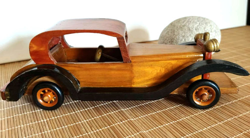 Voiture ancienne miniature - , en
