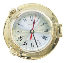 Horloge dans le hublot