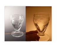 Verre a liqueur ciselé ancien