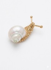 Broche Doré En Forme