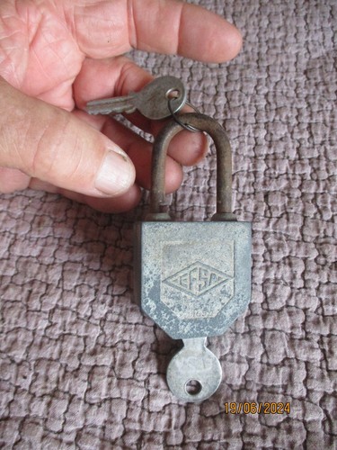 Ancien cadenas ses cléfs - ancien,