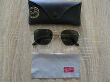 Lunettes de soleil Ray-Ban.