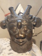 masque africain ancien en