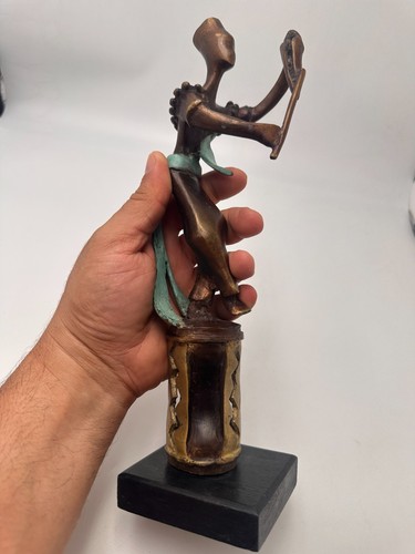Sculpture africaniste - , en