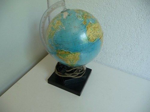 Petit globe terrestre