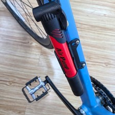 Mini gonfleur à main pompe à pneu de vélo portable compact pour PV et pour va