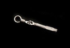 Broche pince à amulette en