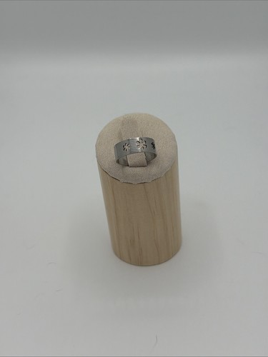 Bague argentée motif fleurs