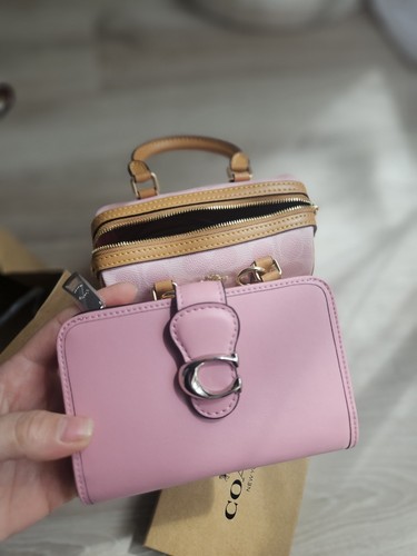 Coach pink wallet - coach,