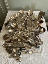 LOT DE COUVERTS EN METAL