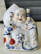 Grand Bouddha Rieur/Aux 5 Enfants. En Porcelaine Chine/Famille Rose. 22 X 20 cm