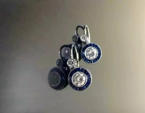 Boucles oreilles de - d'oreilles,