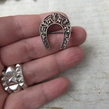 Broche Ancienne Porte Bonheur