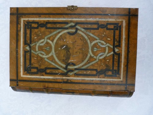 Ancienne boite métal forme - ancienne,