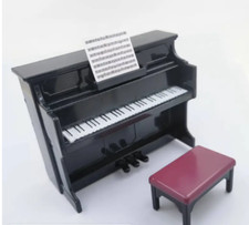 Piano droit noir - droit, avec