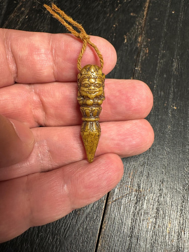 Pendentif dorje phurba os - en,