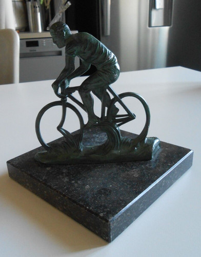 Ancienne statue cycliste - cycliste, en