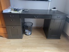 bureau De Travail Noir , Avec Plusieurs Rangement