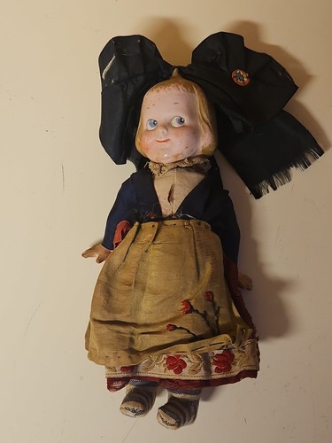 Belle ancienne poupée - belle,