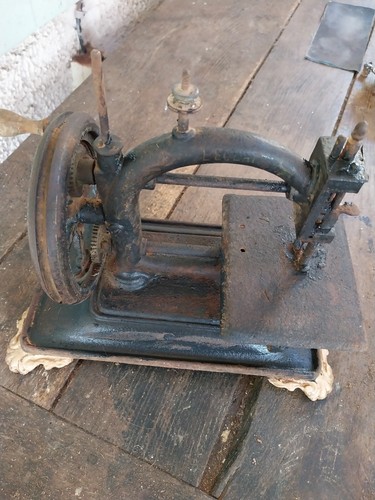 Ancienne petite machine - ancienne, a