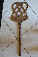 ancien battoir a tapis en osier 74cm