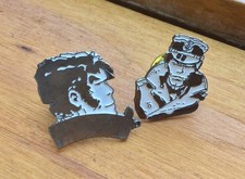 Lot de Deux Pin's Corto