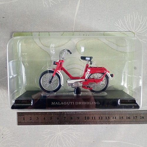 Mobylette chappy miniature - /,