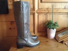 bottes italiennes Neuves Cuir graine kaki .t 40 (AZ/F/V)