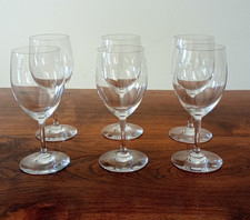 Lot de 6 verres à vin modèle perfection en cristal de Baccarat .