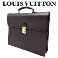 Louis Vuitton Taiga Serviette