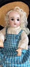Rare jolie petite poupée
