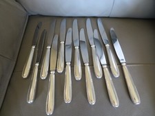 12 grands couteaux en métal