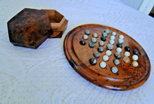 Jeu solitaire artisanal plateau et boite pour billes bois de loupe de tuya