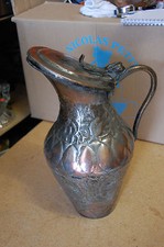 beau pichet ,broc a decor