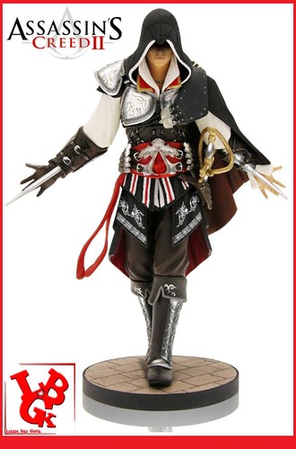 Assassin creed statue - ii,