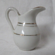 POUPEE ANCIENNE , BROC DE TOILETTE , PORCELAINE DE PARIS XIXe , BLANC LISERE OR