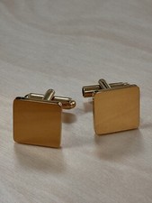Boutons de manchettes de forme carré de couleur dorée
