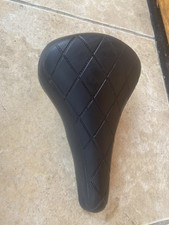 ancienne selle de vélo Était Monté Sur Un Peugeot