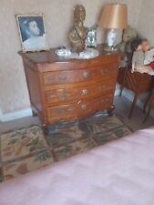 meuble ancien bois. Bonnetière en bois . Très bon état 1m12 de long/87 cm de pro