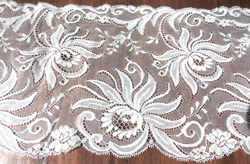 Dentelle chantilly - chantilly, de