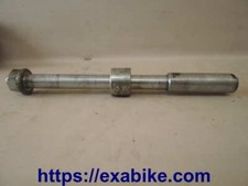 axe de roue avant pour Derbi