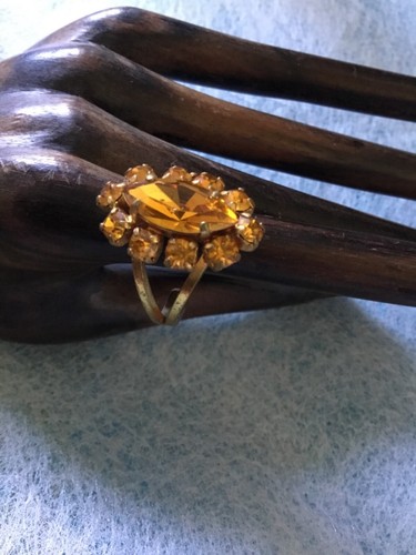 Bague dorée sertie verre
