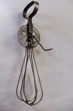 ancien fouet batteur. Ustensile de cuisine