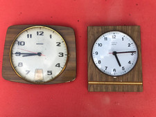 deux horloges murales en formica vedette et bayard