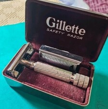 Ancien Rasoir Gillette dans Sa