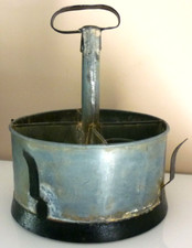 GREFFOIR, PORTE OUTILS ANCIEN, ZINC, VITICULTURE ART POPULAIRE, SUD DE LA FRANCE